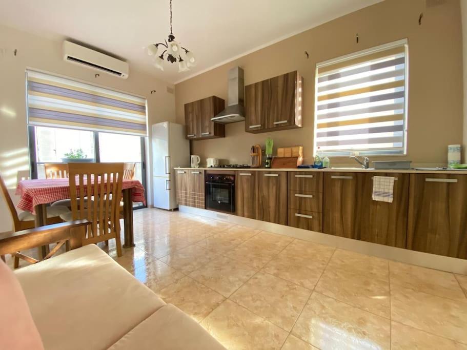 May Flower: Modern Flat Close To Airport/Bus Stops Tarxien Esterno foto