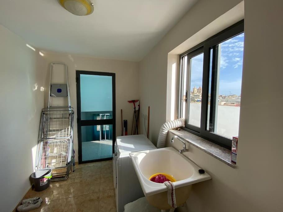 May Flower: Modern Flat Close To Airport/Bus Stops Tarxien Esterno foto