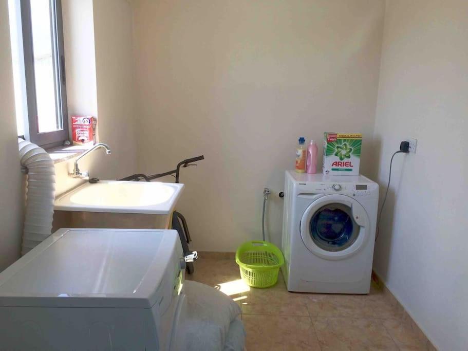 May Flower: Modern Flat Close To Airport/Bus Stops Tarxien Esterno foto