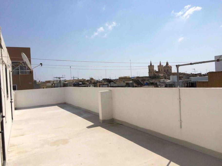 May Flower: Modern Flat Close To Airport/Bus Stops Tarxien Esterno foto