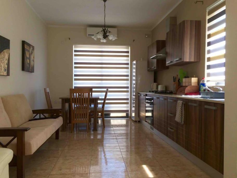 May Flower: Modern Flat Close To Airport/Bus Stops Tarxien Esterno foto
