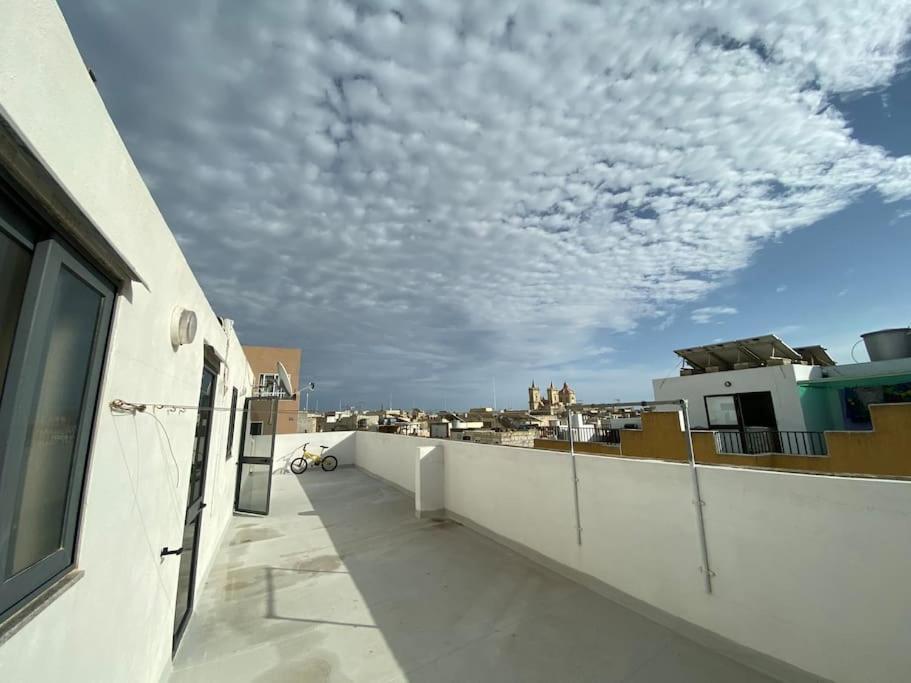 May Flower: Modern Flat Close To Airport/Bus Stops Tarxien Esterno foto