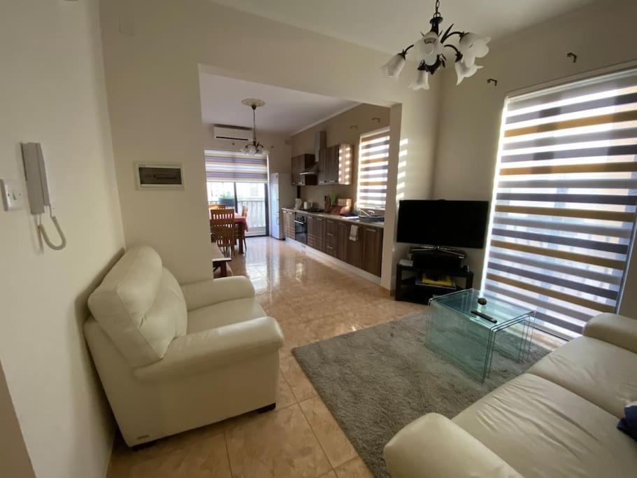May Flower: Modern Flat Close To Airport/Bus Stops Tarxien Esterno foto