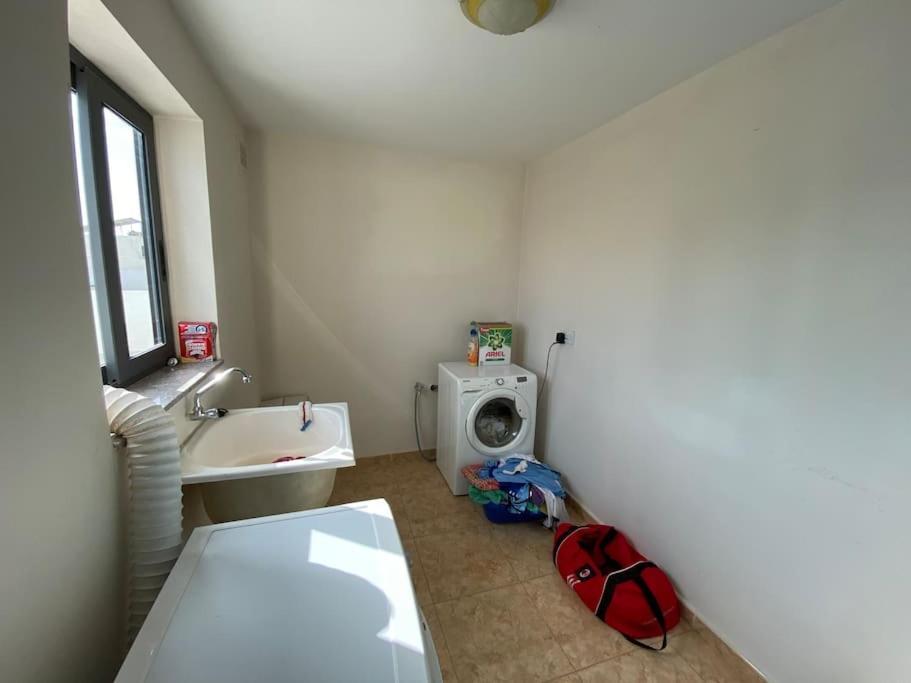 May Flower: Modern Flat Close To Airport/Bus Stops Tarxien Esterno foto