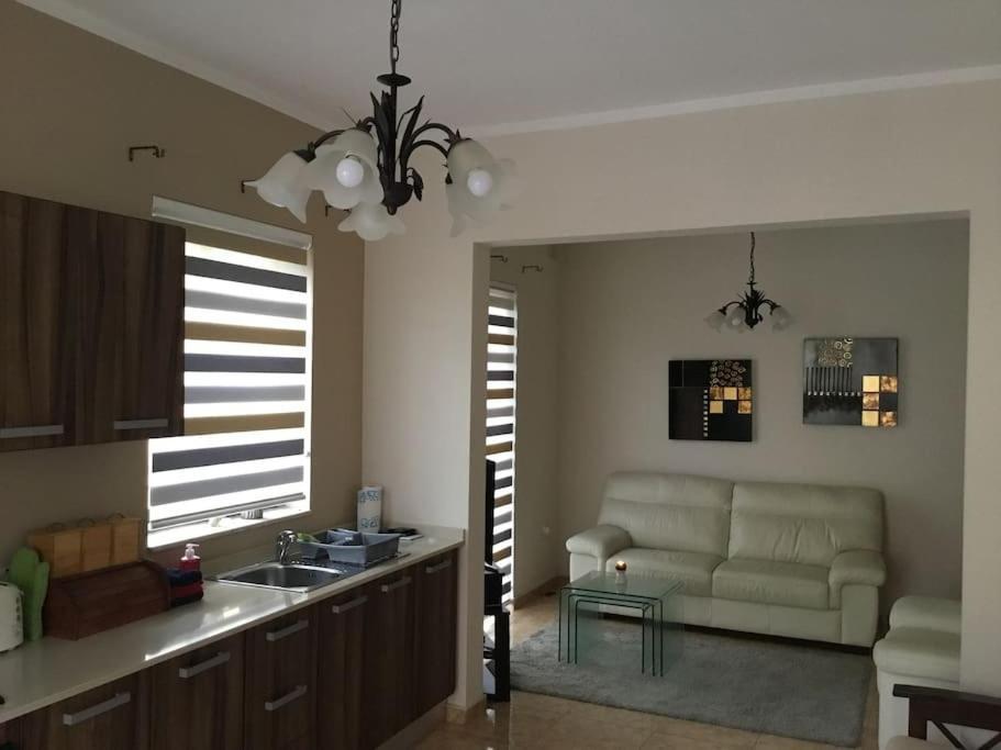 May Flower: Modern Flat Close To Airport/Bus Stops Tarxien Esterno foto